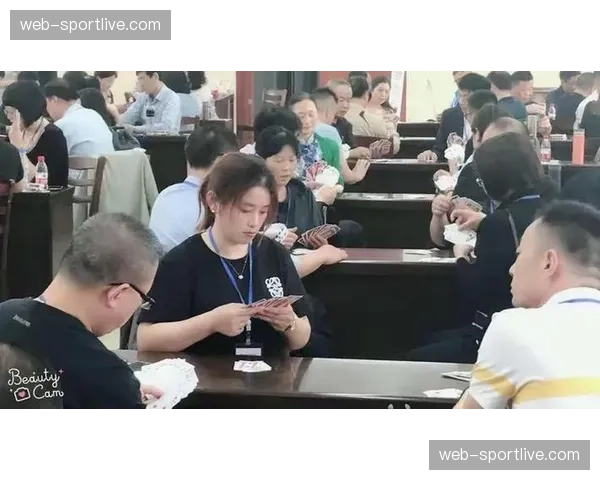 裁判计分卡公布,一场本可平局的比赛因最后一回合改写 裁判计分卡公布,一场本可平局的比赛因最后一回合改写