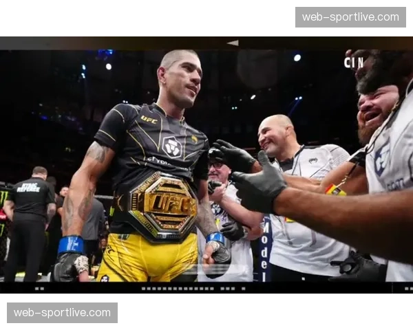 UFC 302赛后花红公布：佩雷拉与沃尔卡诺夫斯基分享最佳比赛奖