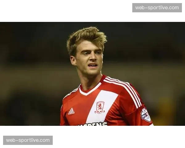 人物通讯:卢顿门将卡明斯基,从波兰低级别联赛到英超主力的逆袭故事 人物通讯:卢顿门将卡明斯基,从波兰低级别联赛到英超主力的逆袭故事